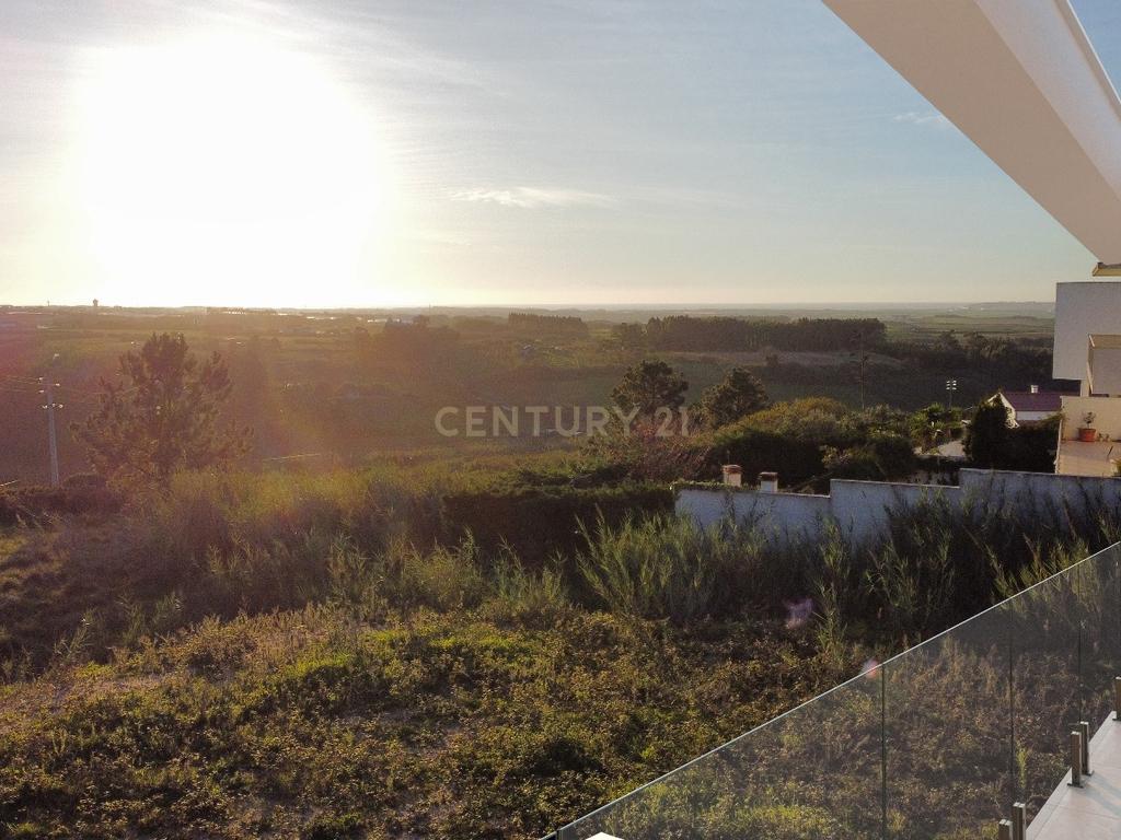 Moradia T4 de luxo com piscina aquecida e Rooftop na Urbanização Paraíso — Peniche - Image 13