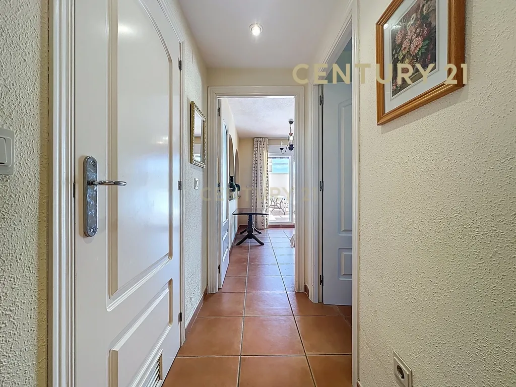Apartamento de um quarto para arrendar em Torrox Costa com terraço e piscina - Image 8