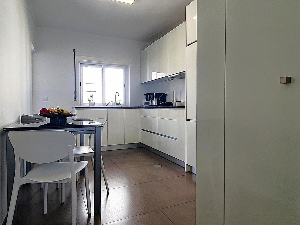 Apartamento T3 I Elevador I Centro Cidade Coimbra - Image 9