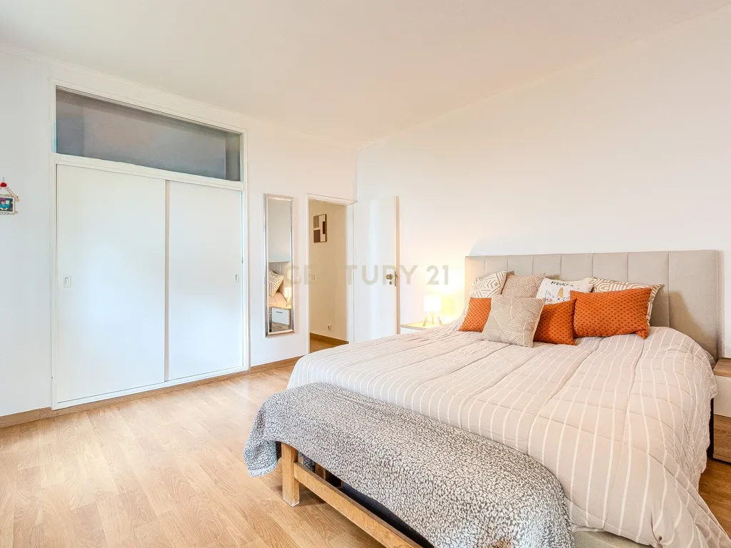 Apartamento T1+2 com Terraço Amplo em Albufeira - Image 15