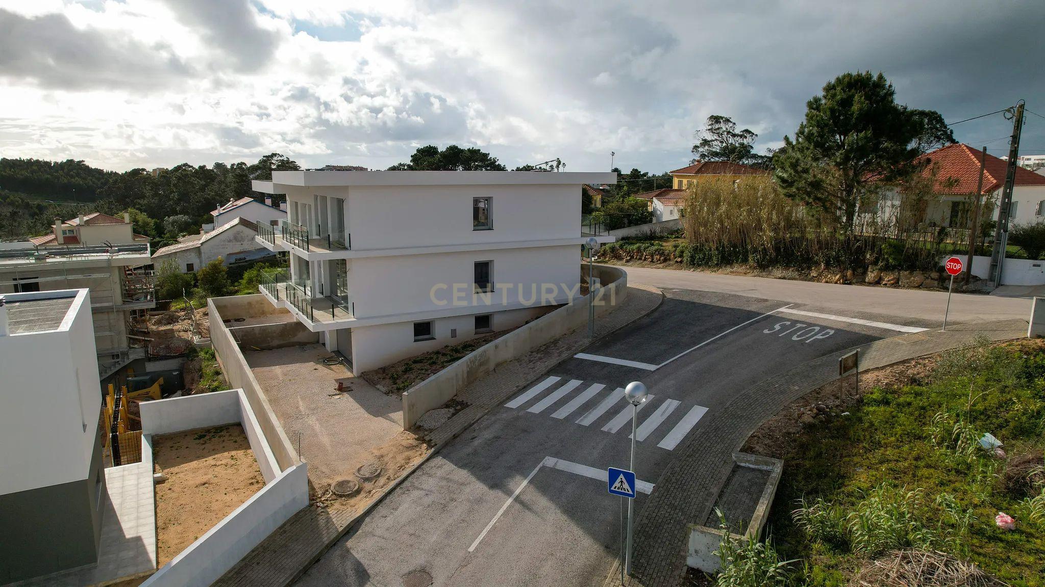Moradia T3 junto à Ericeira – Modernidade e Conforto - Image 4