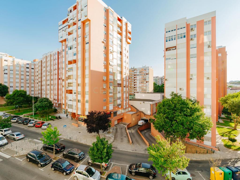 Apartamento T3 com 100,5 m² em Alfornelos com Arrecadação no piso -1 - Image 23