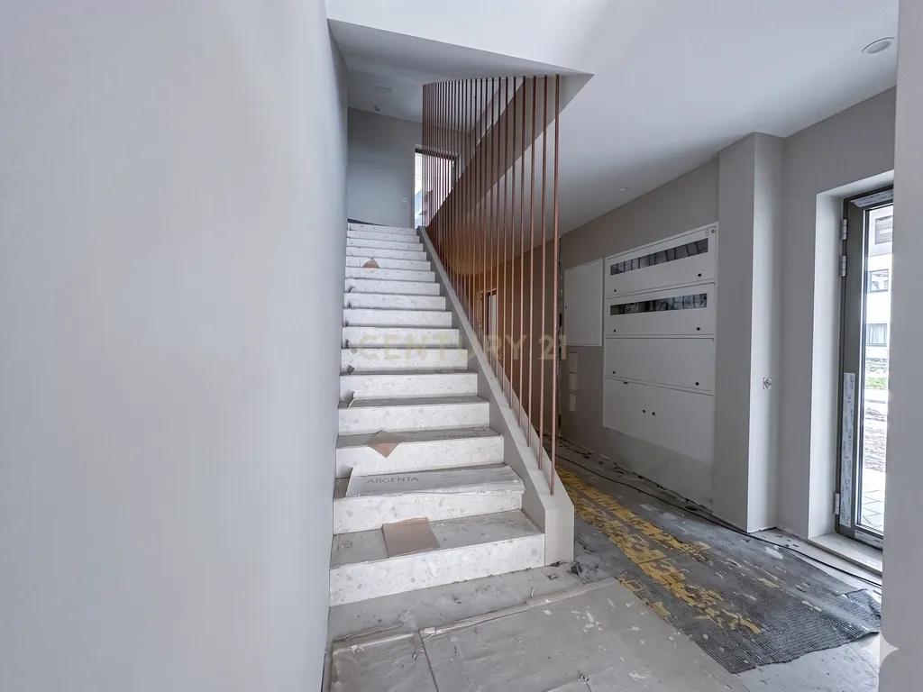 T0 Novo | Localização Exclusiva na Rua Brito Capelo, Matosinhos, Porto - Image 4