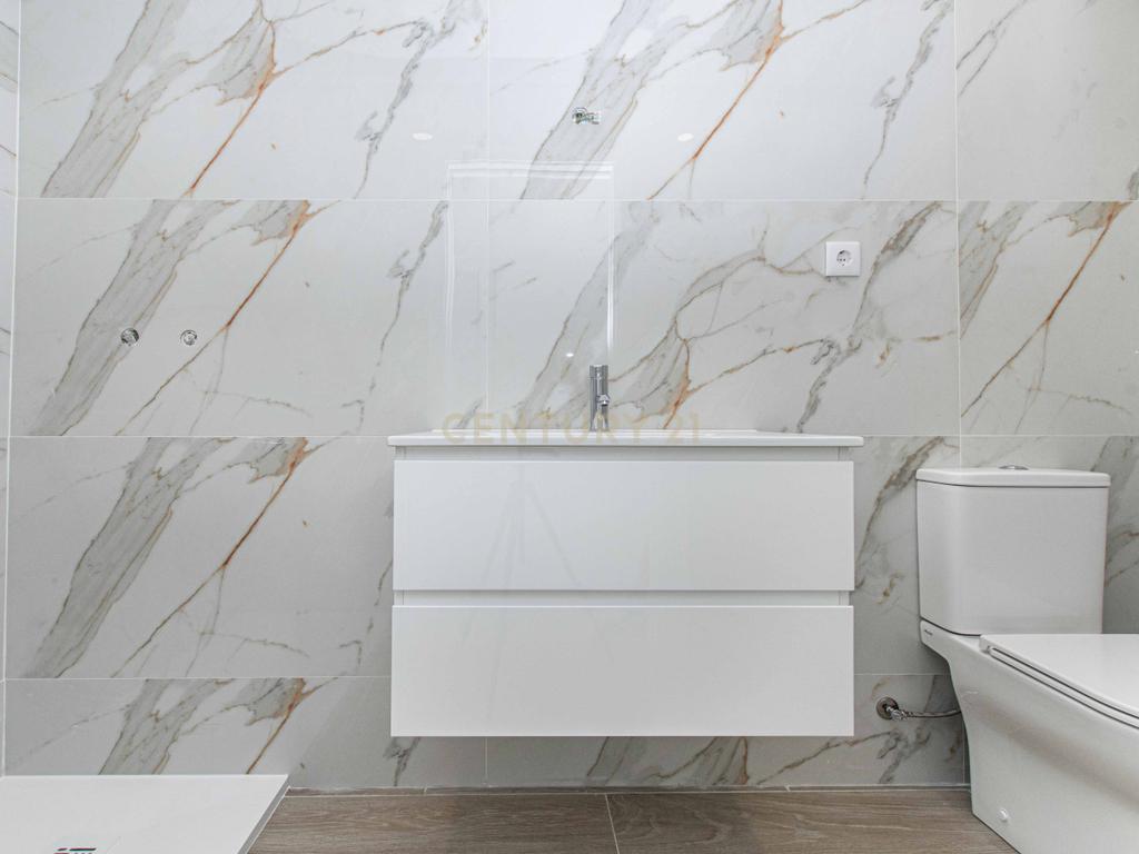 MORADIA T3 COM PISCINA E VISTA CAMPO - Image 12