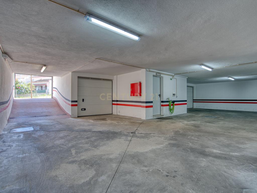 T2 com Box e Arrecadação – Ramada, Odivelas - Image 17