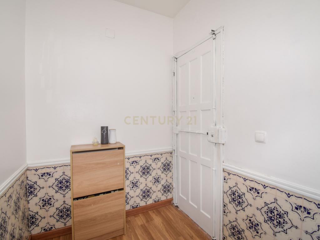 Apartamento T2 com Garagem, Arrecadação e Excelente Luminosidade – Arroja, Odivelas - Image 17