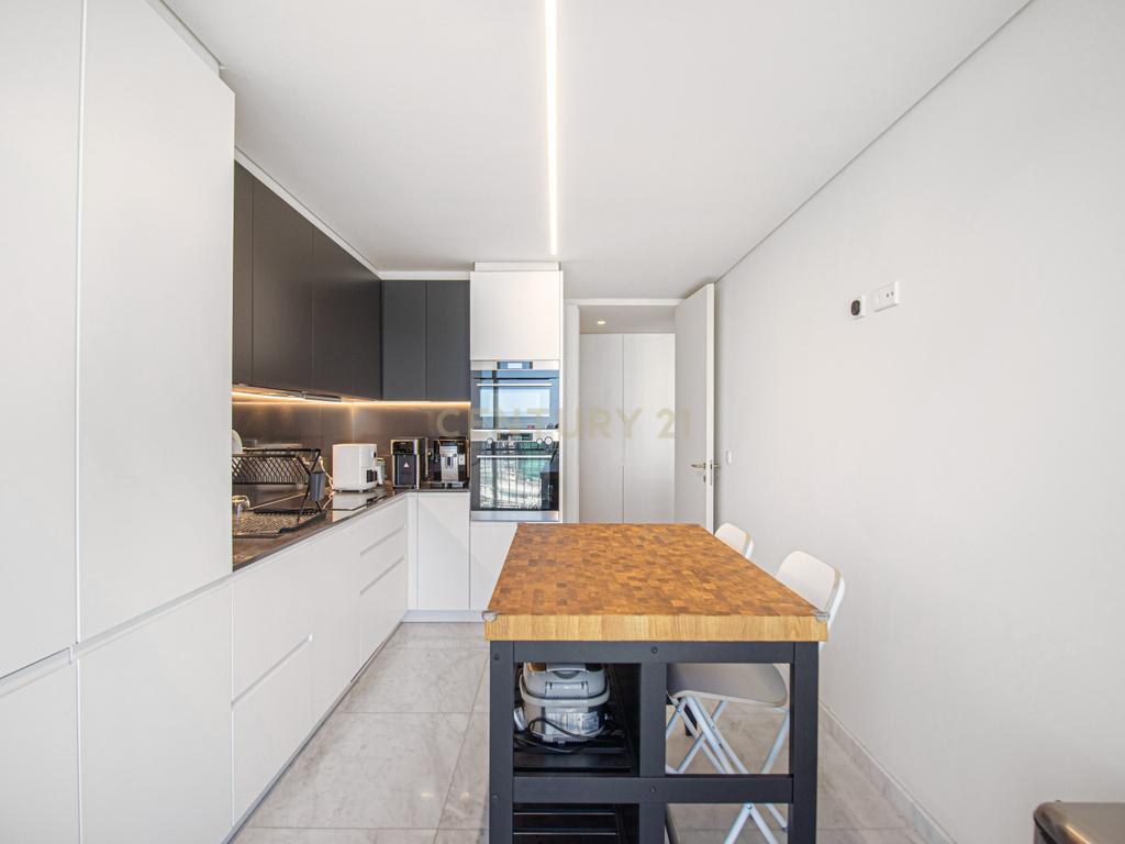 Apartamento T2 no Infinity em Campolide - Image 2
