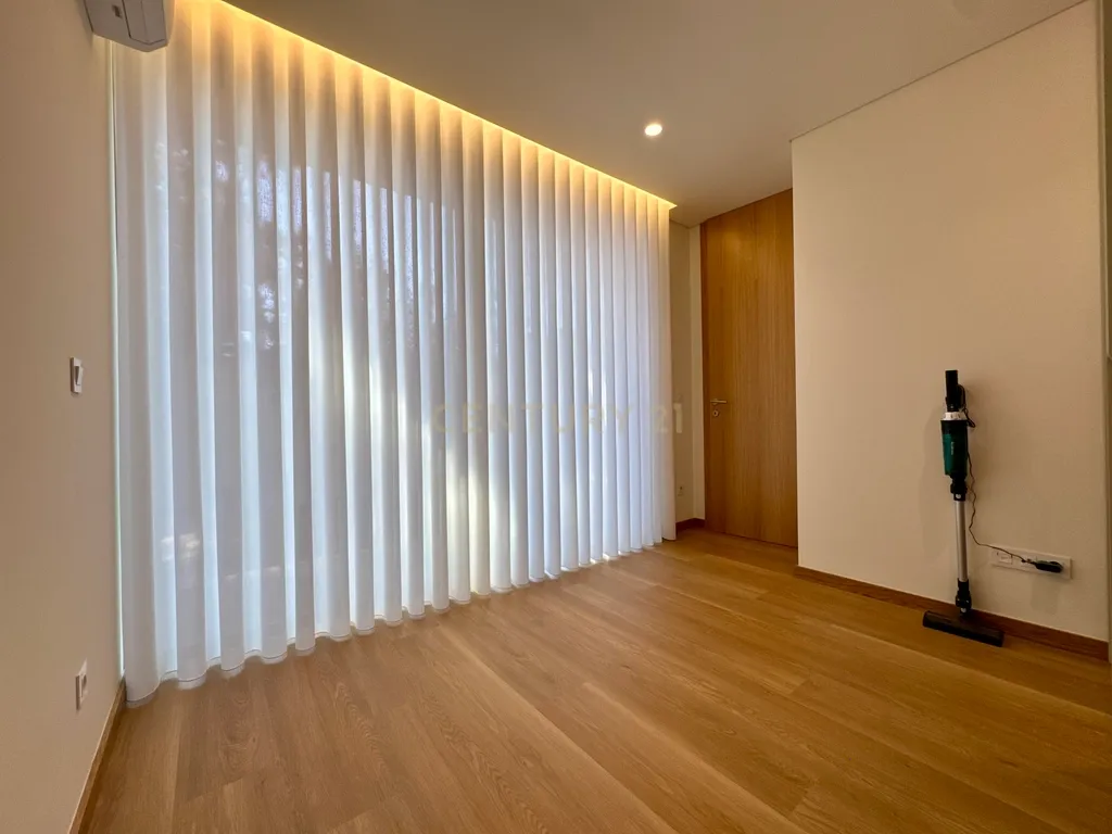 Moradia Contemporânea de Três Frentes | Gondomar, Porto - Image 21