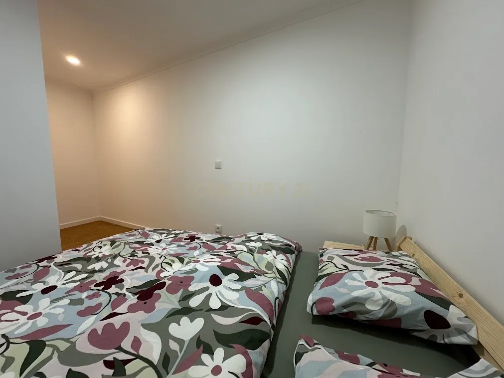 Prédio com 3 Frações mobiladas no centro de Abrantes - Image 52