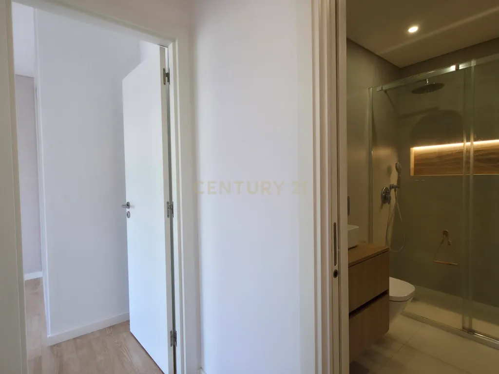 Apartamento T2 Remodelado, Oeiras. - Image 10