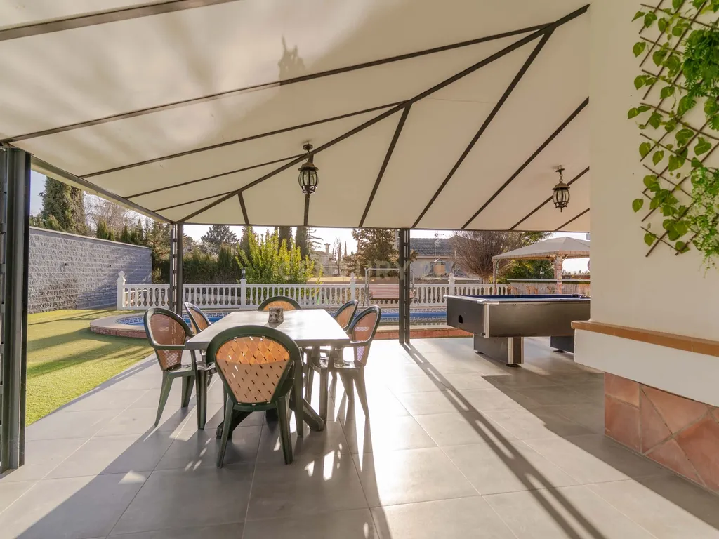 Moradia isolada em Otura com um terreno de 1.250 m², piscina, jardim e espaços para viver em paz - Image 73