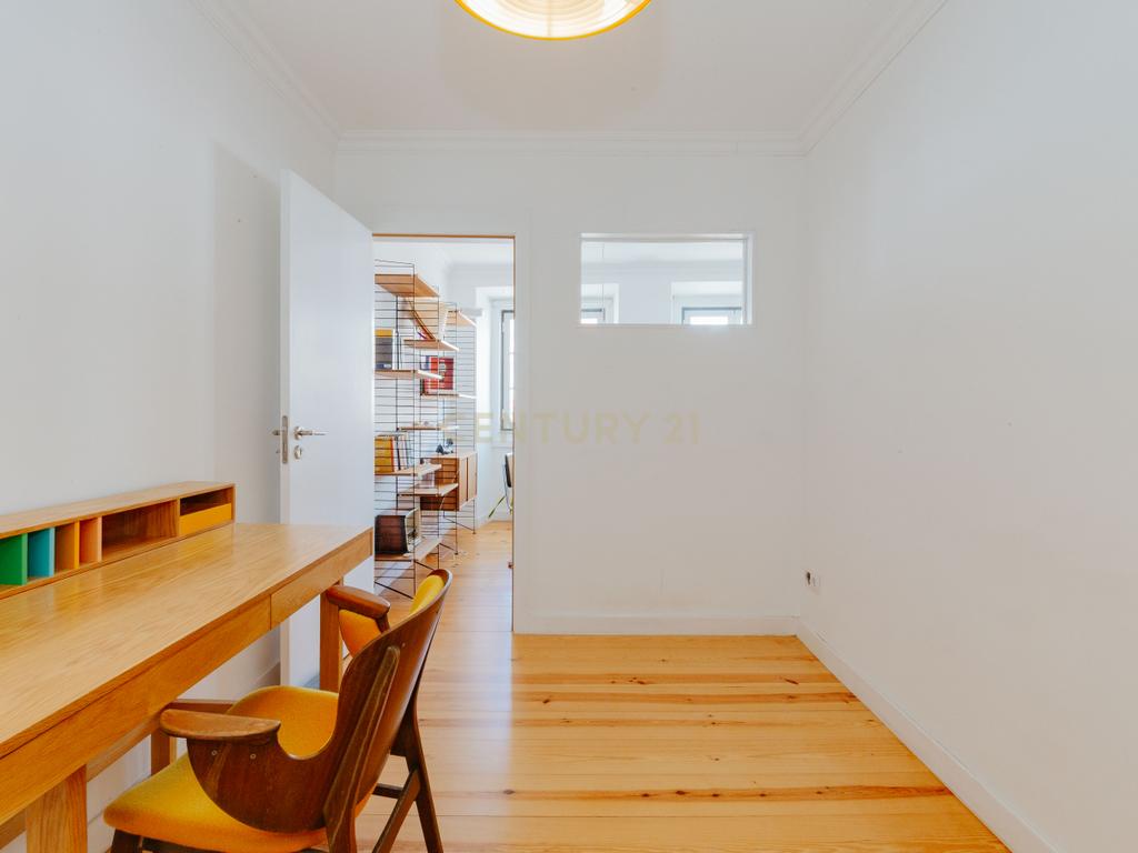T2 Remodelado Com Terraço, São Bento, Misericórdia - Image 23