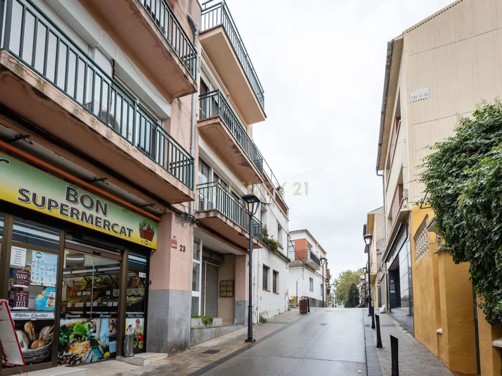Pis lluminós reformat al centre de Llinars del Vallès - Image 23