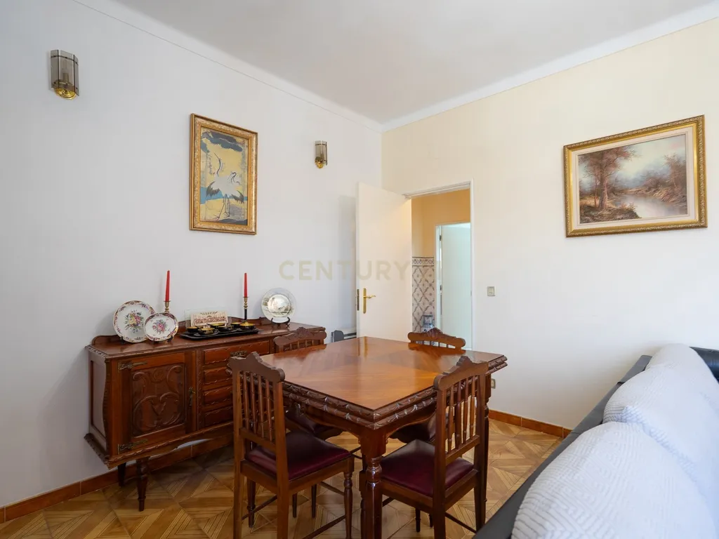 Moradia T3 com jardim na Granja do Ulmeiro junto às escolas e serviços - Image 27