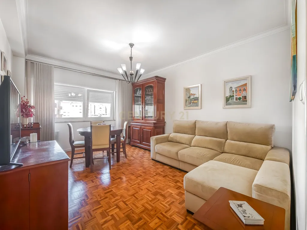 Apartamento T3 renovado no Prior Velho - Image 8