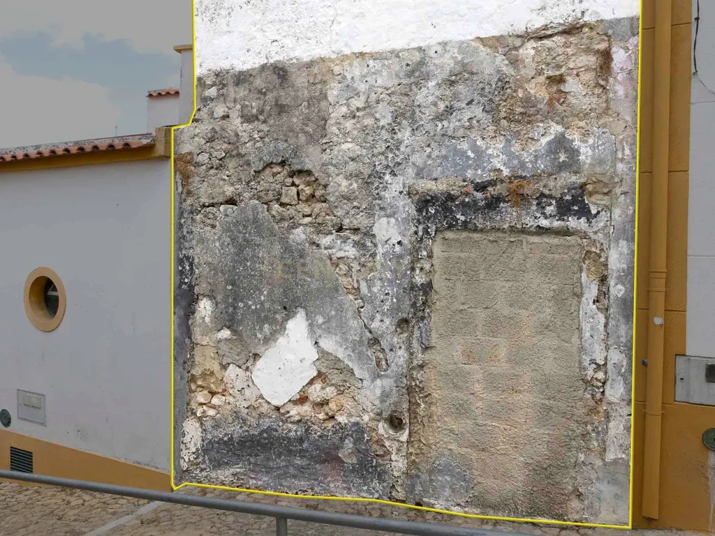Moradia em ruinas no centro histórico de Palmela - Image 4