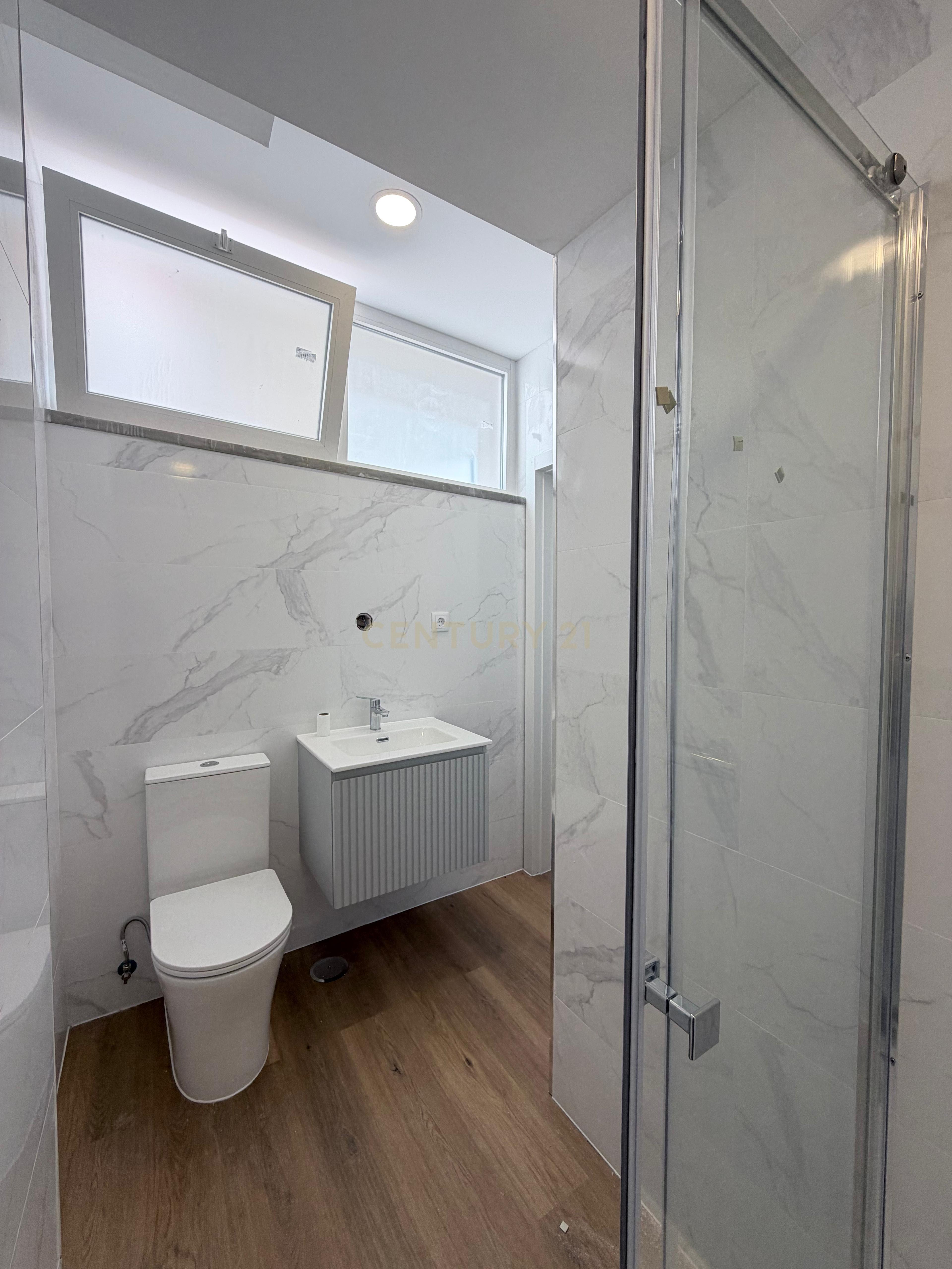 Fotografia 4 de Apartamento Moderno Totalmente Remodelado com Logradouro em Moscavide