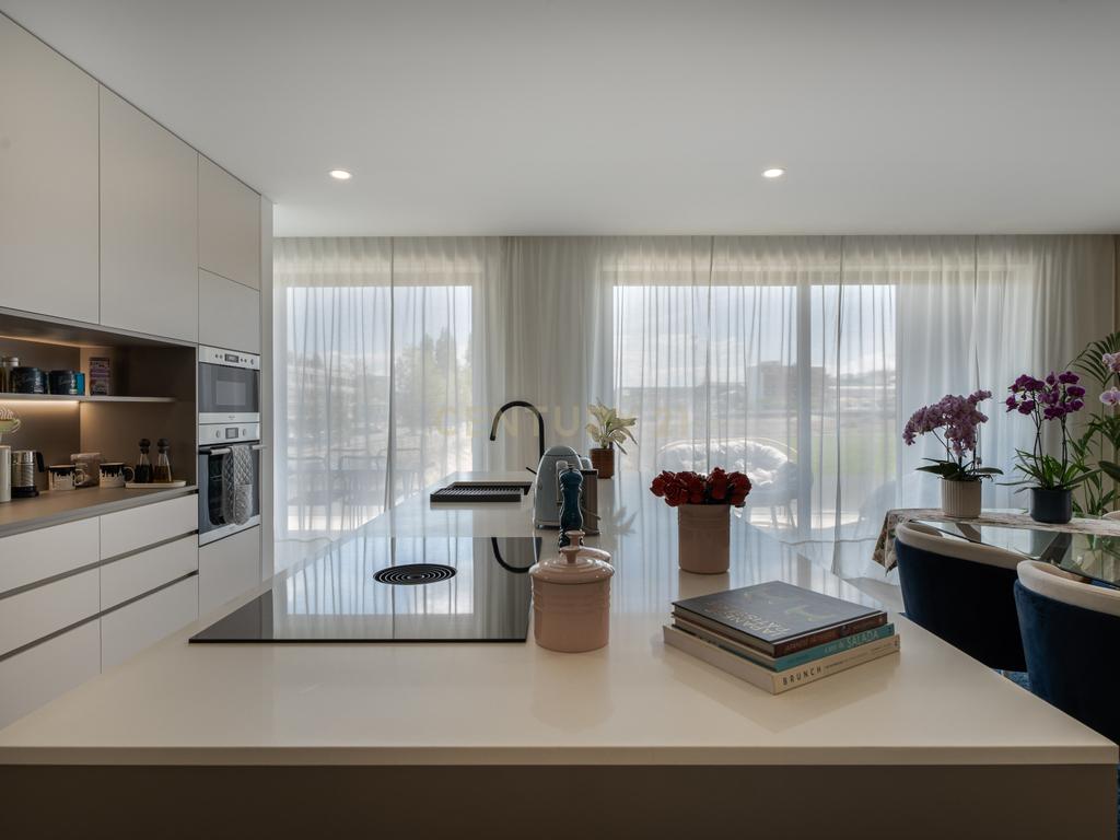 Luxuoso Apartamento Novo com Vista Parque em Lousada - Image 18