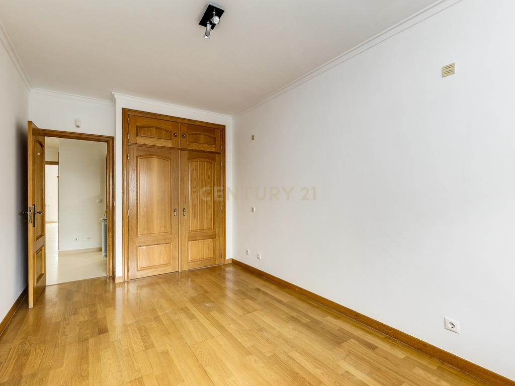 Apartamento T2 C/Elevador em Belas                                                                                                                                                              - Image 15