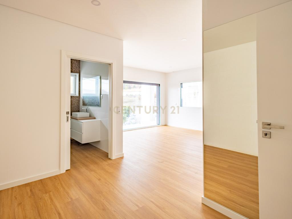 Moradia V3 Geminada em Recezinhos, Penafiel (Fração A) - Image 13