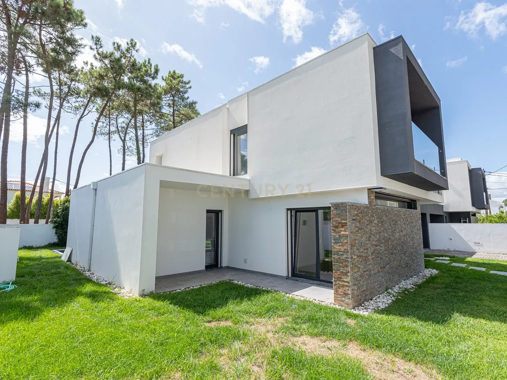 Moradia T4 na Aroeira - Image 3