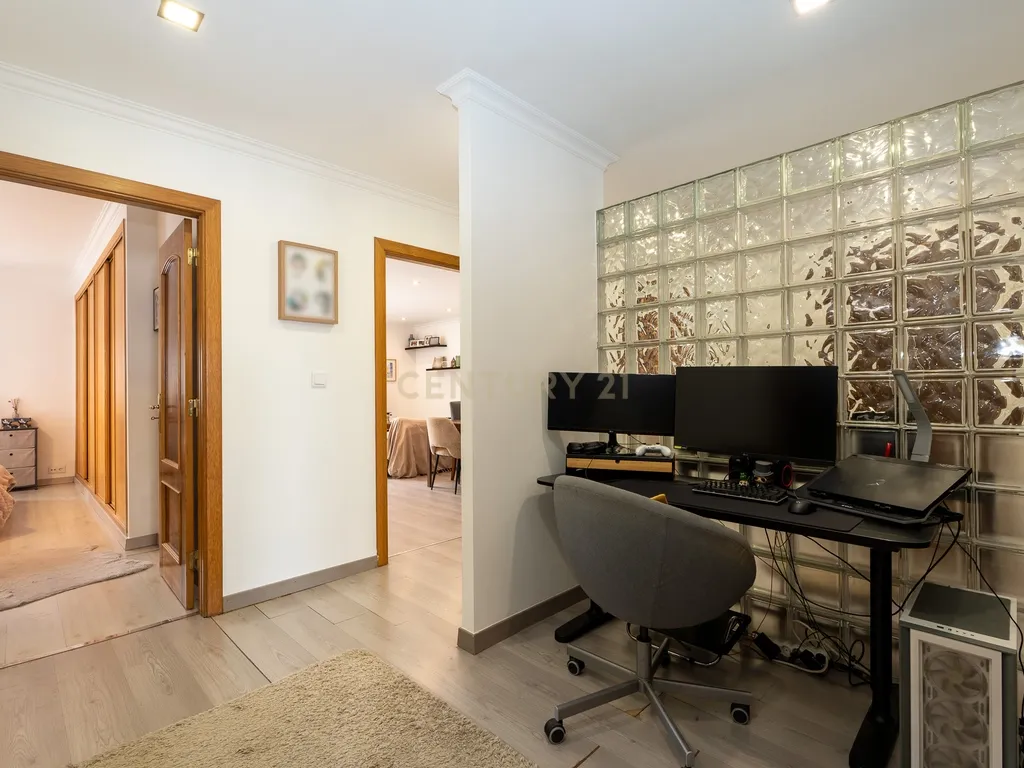 * ESPECTACULAR APARTAMENTO NO CENTRO DE MAFRA, COM VARANDA E PARQUEAMENTO * - Image 13