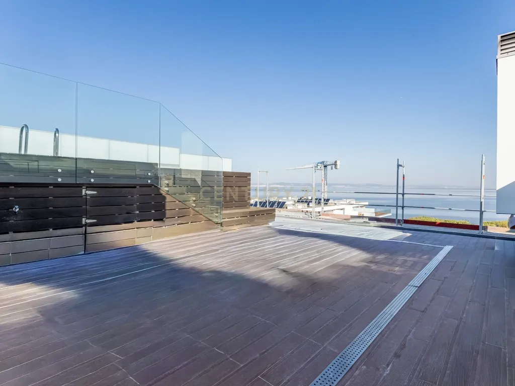 Penthouse T3 Duplex com Vista Rio Panorâmica em Alcochete - Image 20
