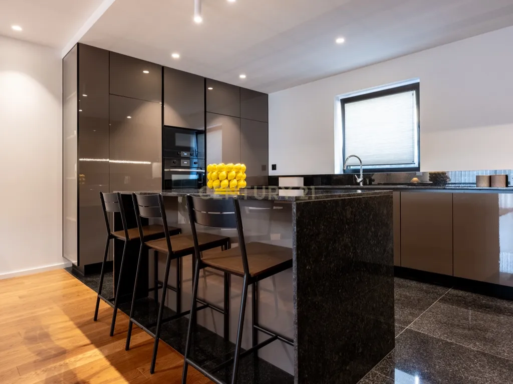 Apartamento T2 Funchal - Escolha certa entre viver ou investir! - Image 12