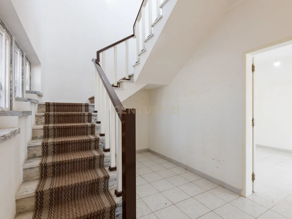 Moradia T4 Geminada à Venda na Marisol — 200 m² | Lote 900 m² | Piscina - Image 12