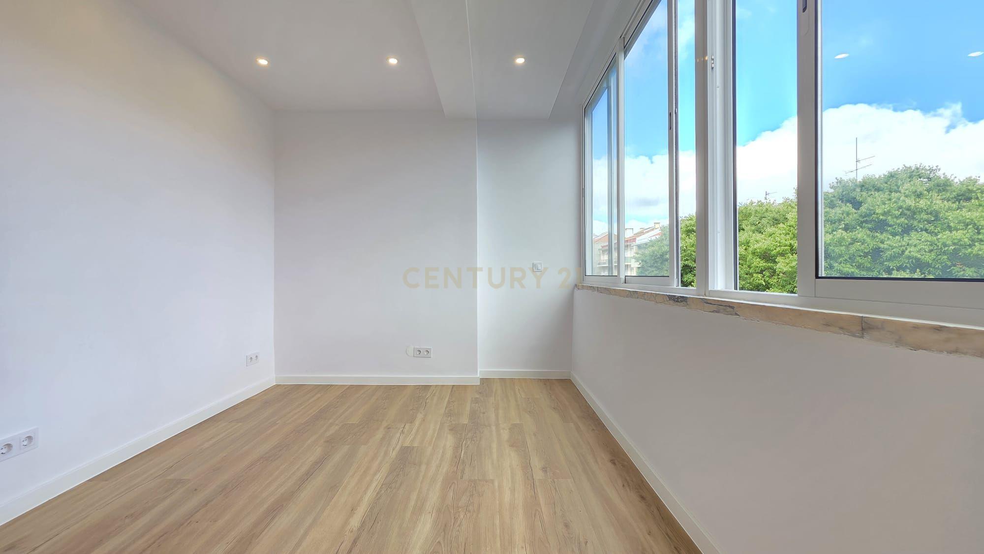 Fotografia 11 de T2 Totalmente Remodelado | Damaia – Amadora | A 5 Minutos da Estação