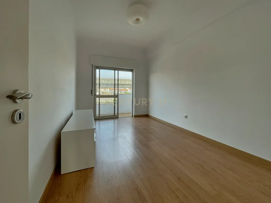 T2 para Arrendamento em Corroios – Conforto, Modernidade e Localização Privilegiada - Image 23