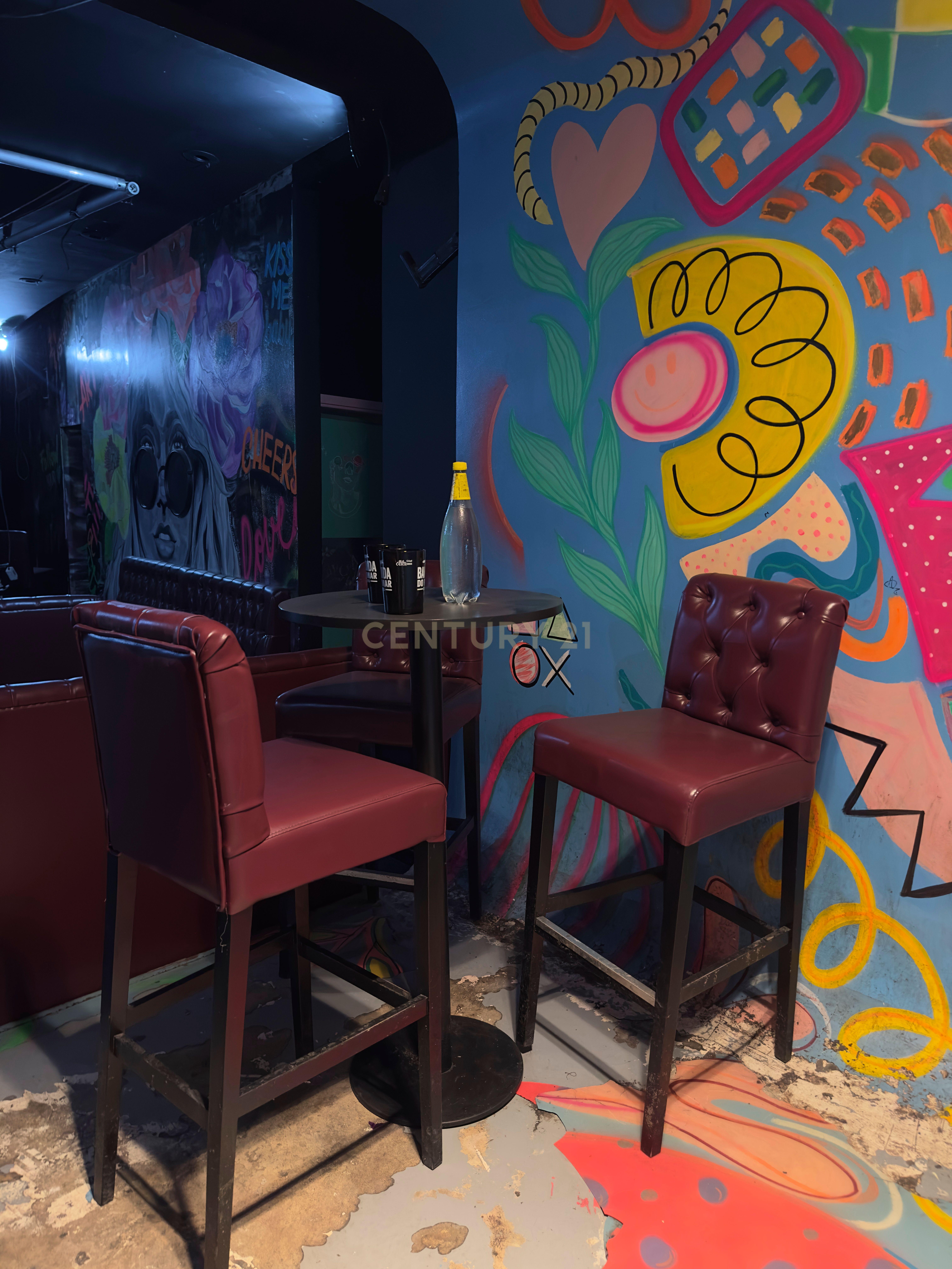 Fotografia 10 de Largo de Santos | Espaço Comercial / Bar / Cafetaria — Sem Trespasse e Pronto a Abrir