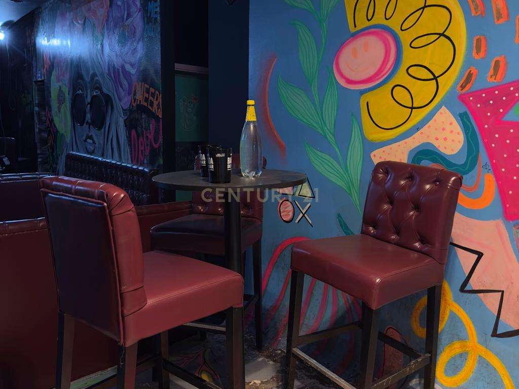 Largo de Santos | Espaço Comercial / Bar / Cafetaria — Sem Trespasse e Pronto a Abrir - Image 10