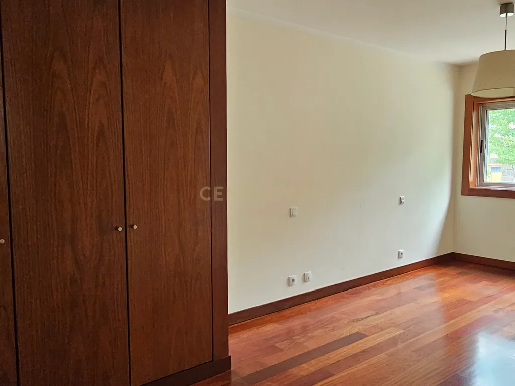 Apartamento T2 com varanda, garagem - Condomínio Fechado de referência Brandinhães, Cidade da Maia - Image 18