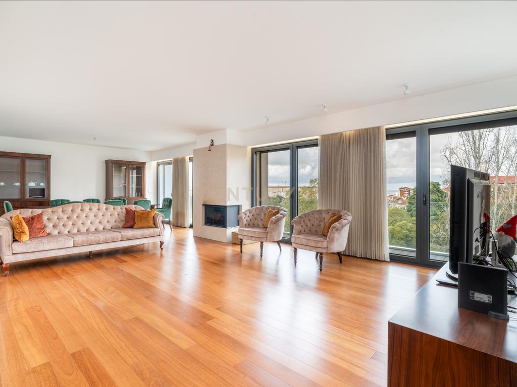 Requintada Penthouse T6 em Celas - Coimbra - Image 1