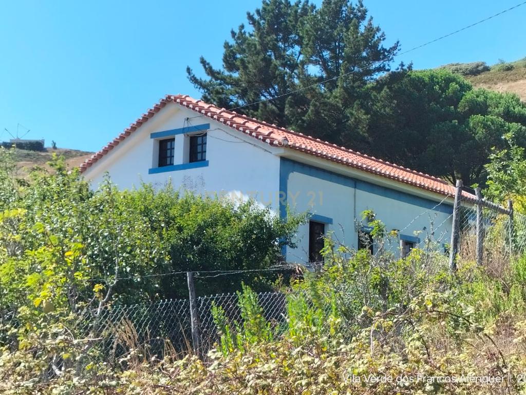 Moradia típica na Serra de Montejunto – Ideal para viver ou investir em turismo rural - Image 2
