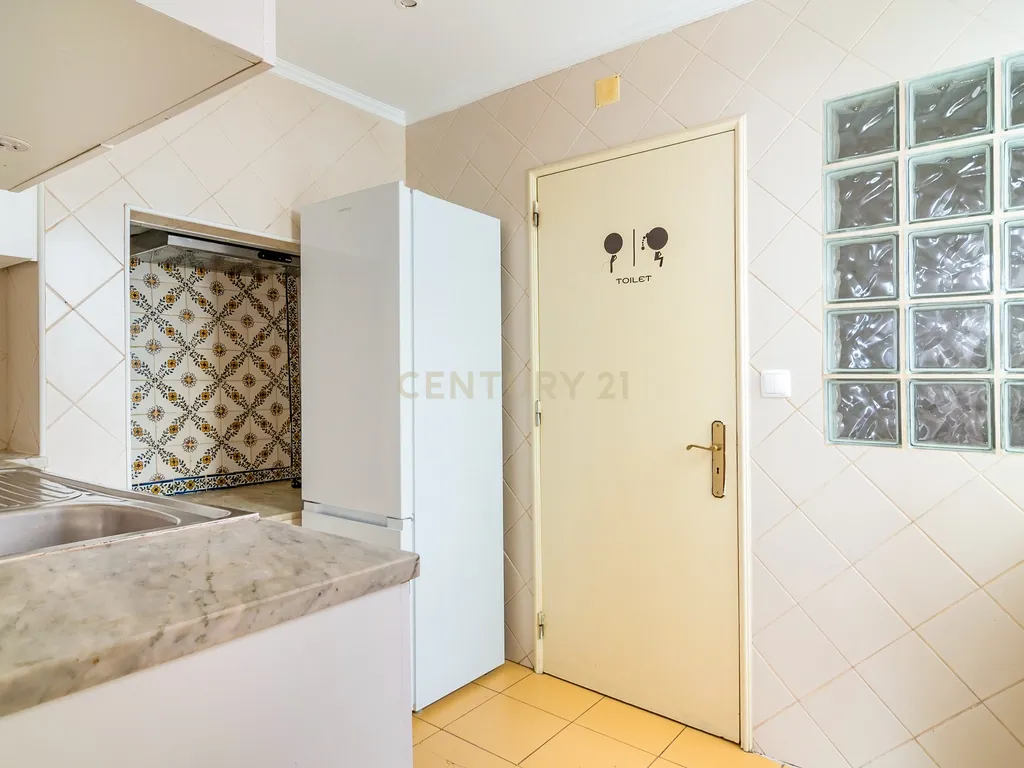 Apartamento T2 em Santa Maria Maior, Lisboa - Oportunidade Única - Image 14