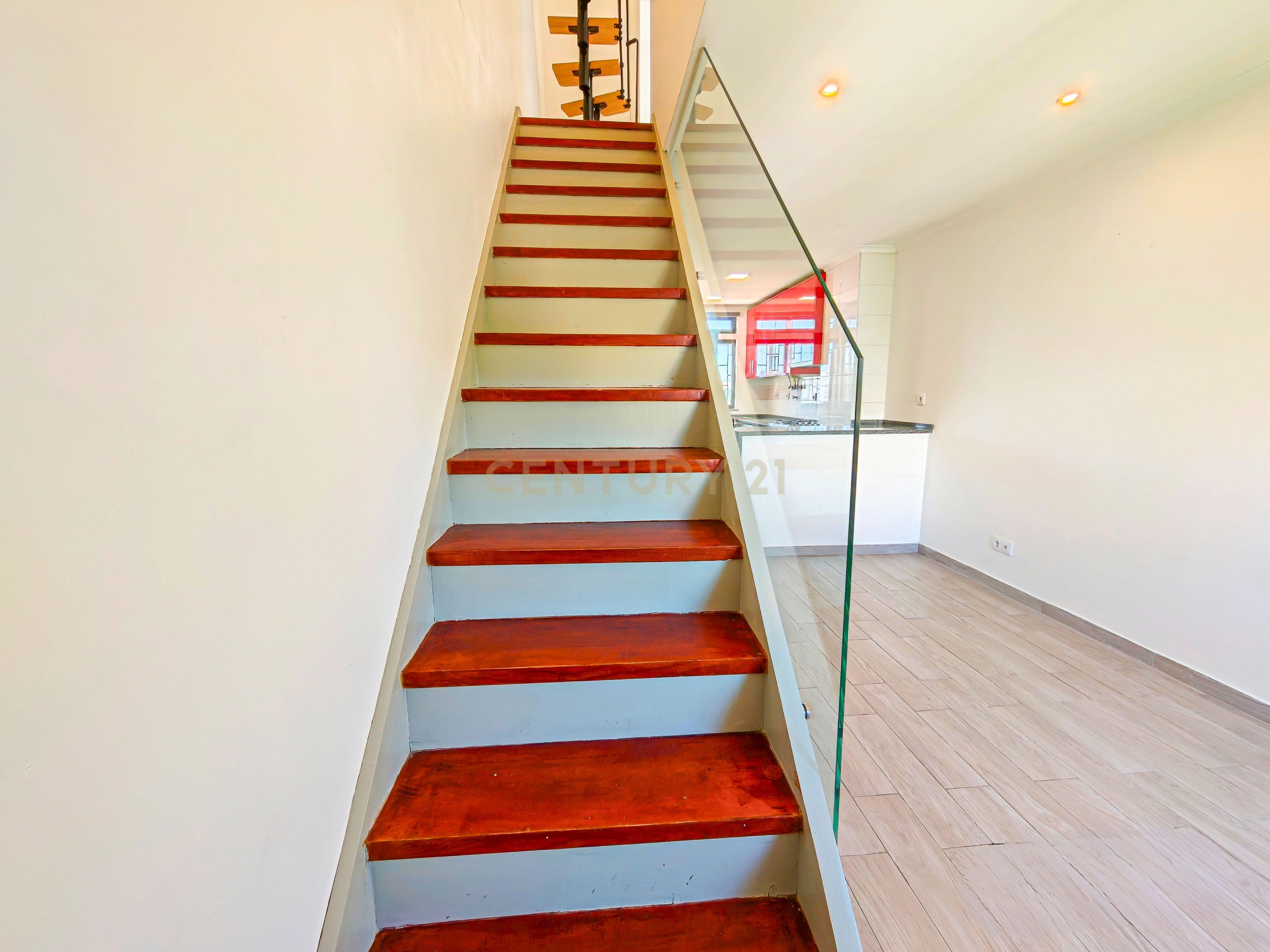 Fotografia 10 de T2 Duplex Remodelado com Espaço Extra no Sótão em Benfica