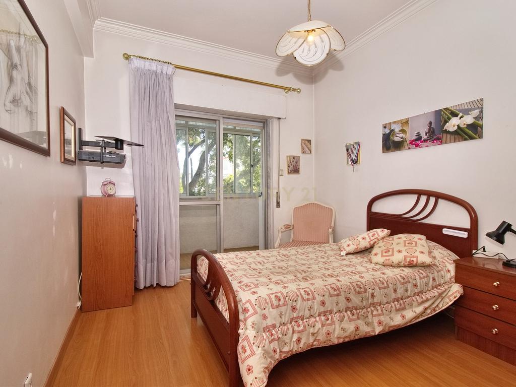 Apartamento T3 com 2 casas de banho em Barcarena – Pronto a habitar - Image 11