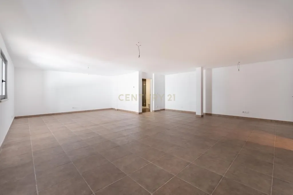 Moradia Independente T5 de Luxo com Piscina e Garagem a 5 minutos do Kings College - Image 21