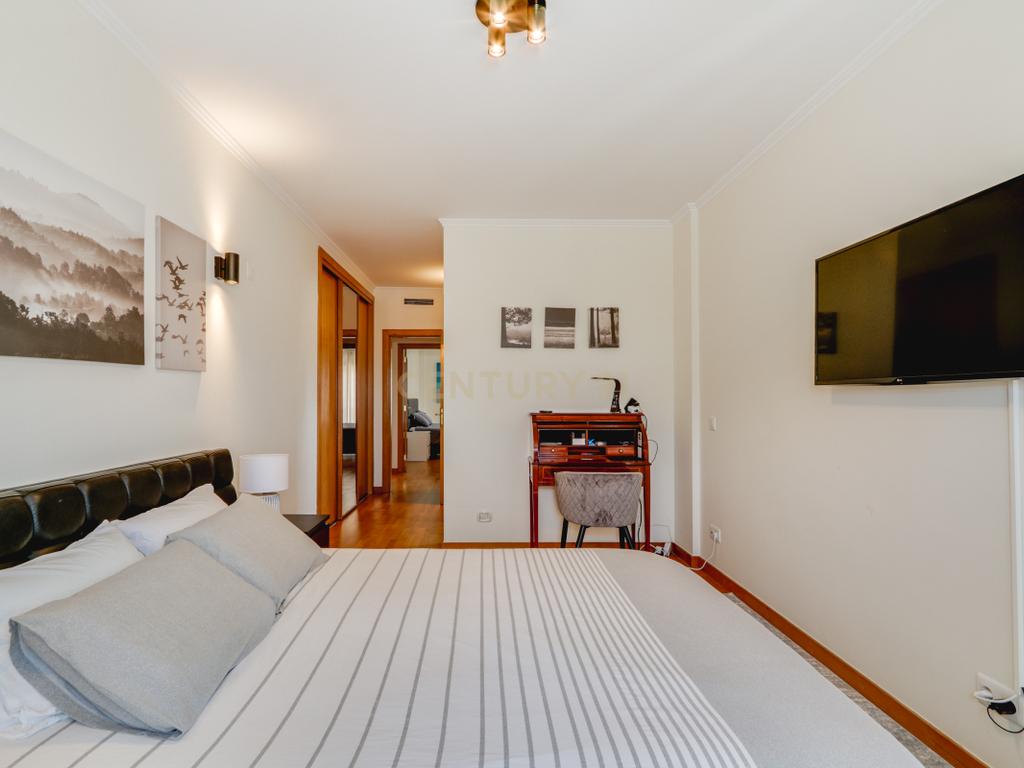 Apartamento T3 no Montijo | 143m2 área bruta útil | 2 garagens e elevador - Image 26