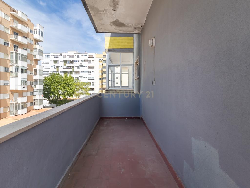 Apartamento T2 para arrendamento no centro da Costa da Caparica - Image 39