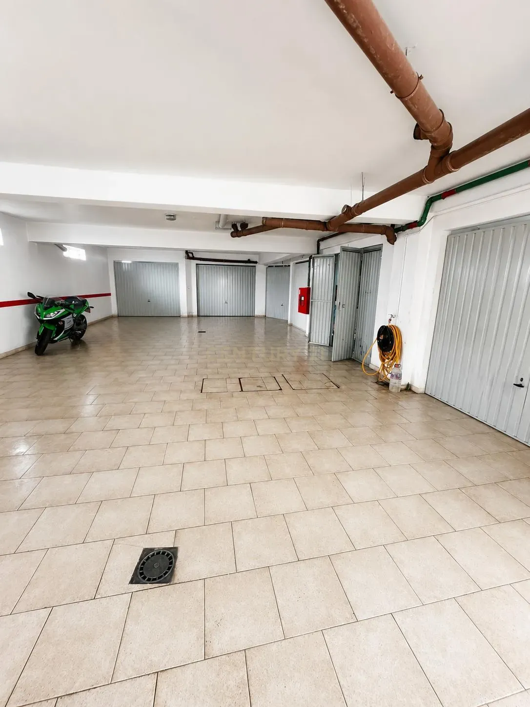 Fotografia 4 de Garagem na Charneca de Caparica, Almada - 20m²