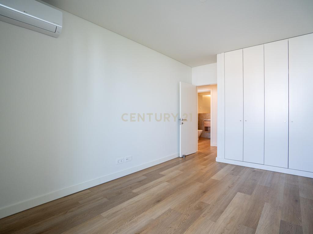 Exclusivo T3 no Terraces Mirear com Varanda, Piscina, Ginásio e Sauna – Miraflores - Image 21