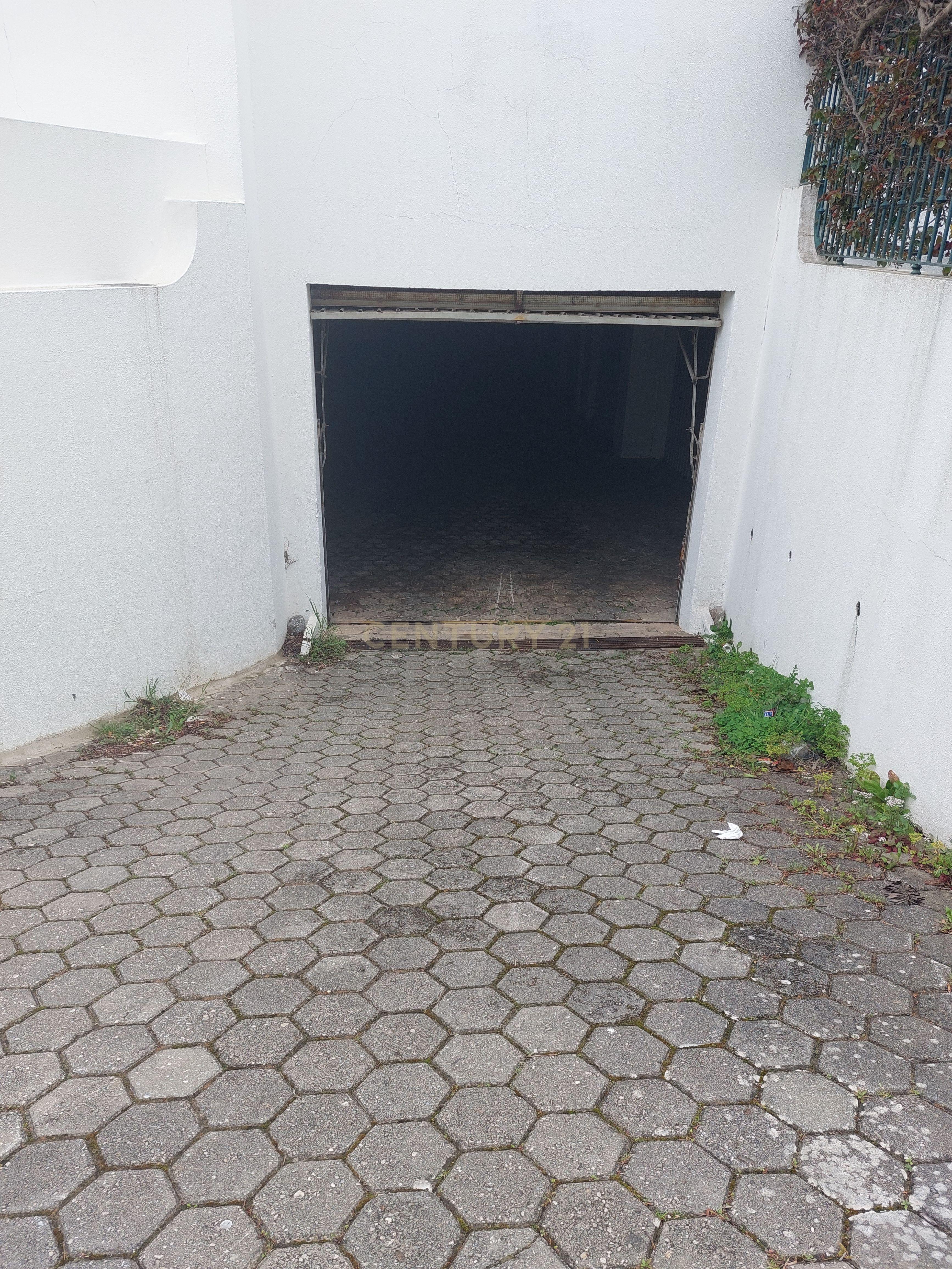 Fotografia 3 de Garagem box fechada Urb. Mar e Serra