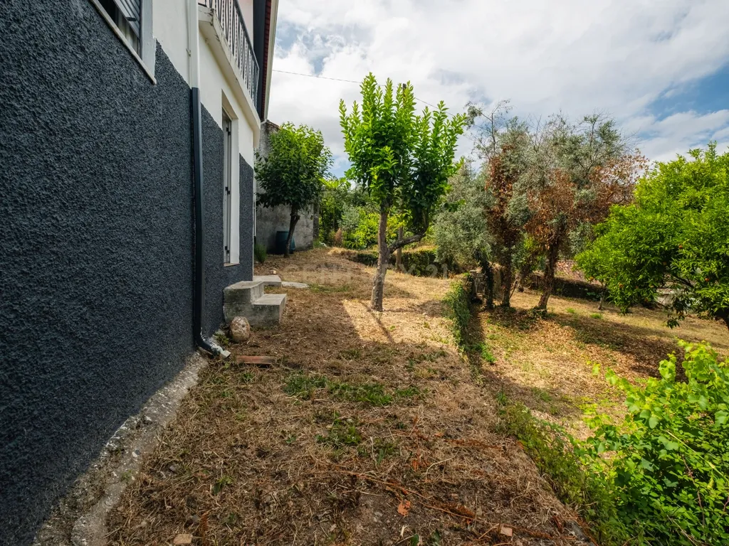 Moradia Renovada em Serpins, Lousã com 3 Casas de Banho - Image 43