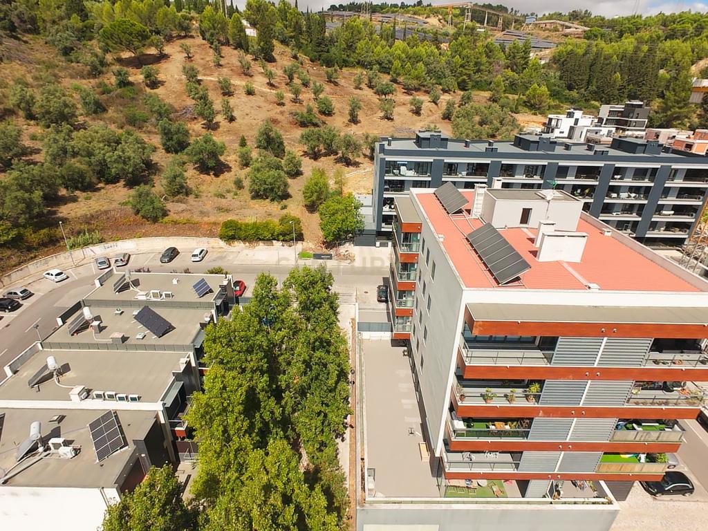 Apartamento T3 com estacionamento e vista desafogada sobre o rio | Sobralinho – Alverca - Image 28