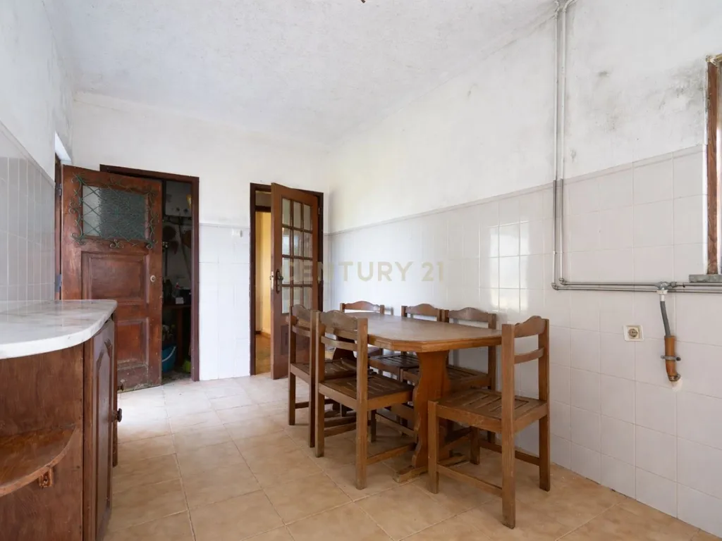 Excelente oportunidade de investimento no centro de São Martinho do Bispo, Coimbra. As referências C0289-01959 (moradia e terreno) e C0289-01957 (terreno) são vendidas em conjunto. - Image 6