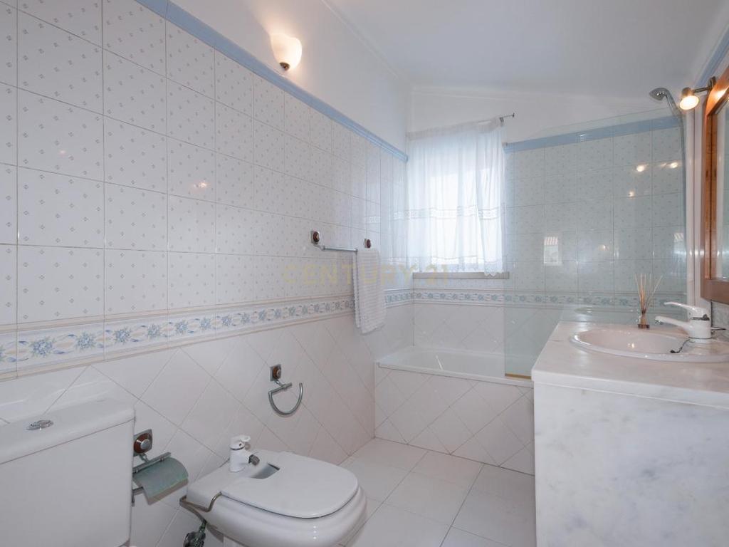 Moradia com 480m2 e piscina, na Ericeira - Image 22