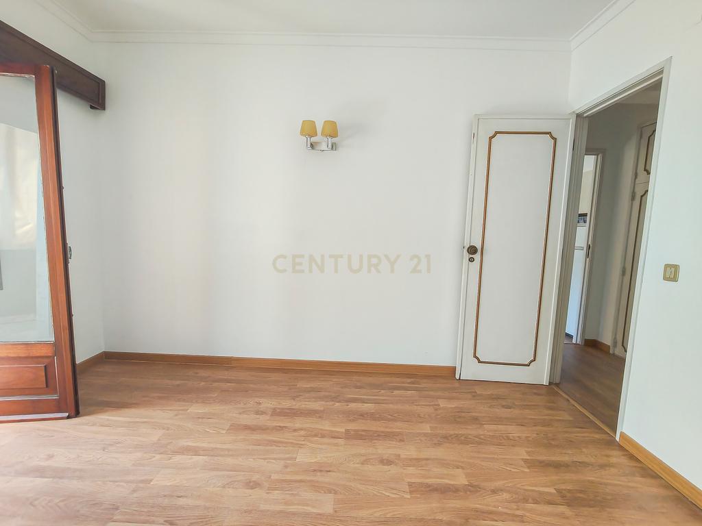 Apartamento T1 na Parede a menos de 200 metros da praia - Image 19
